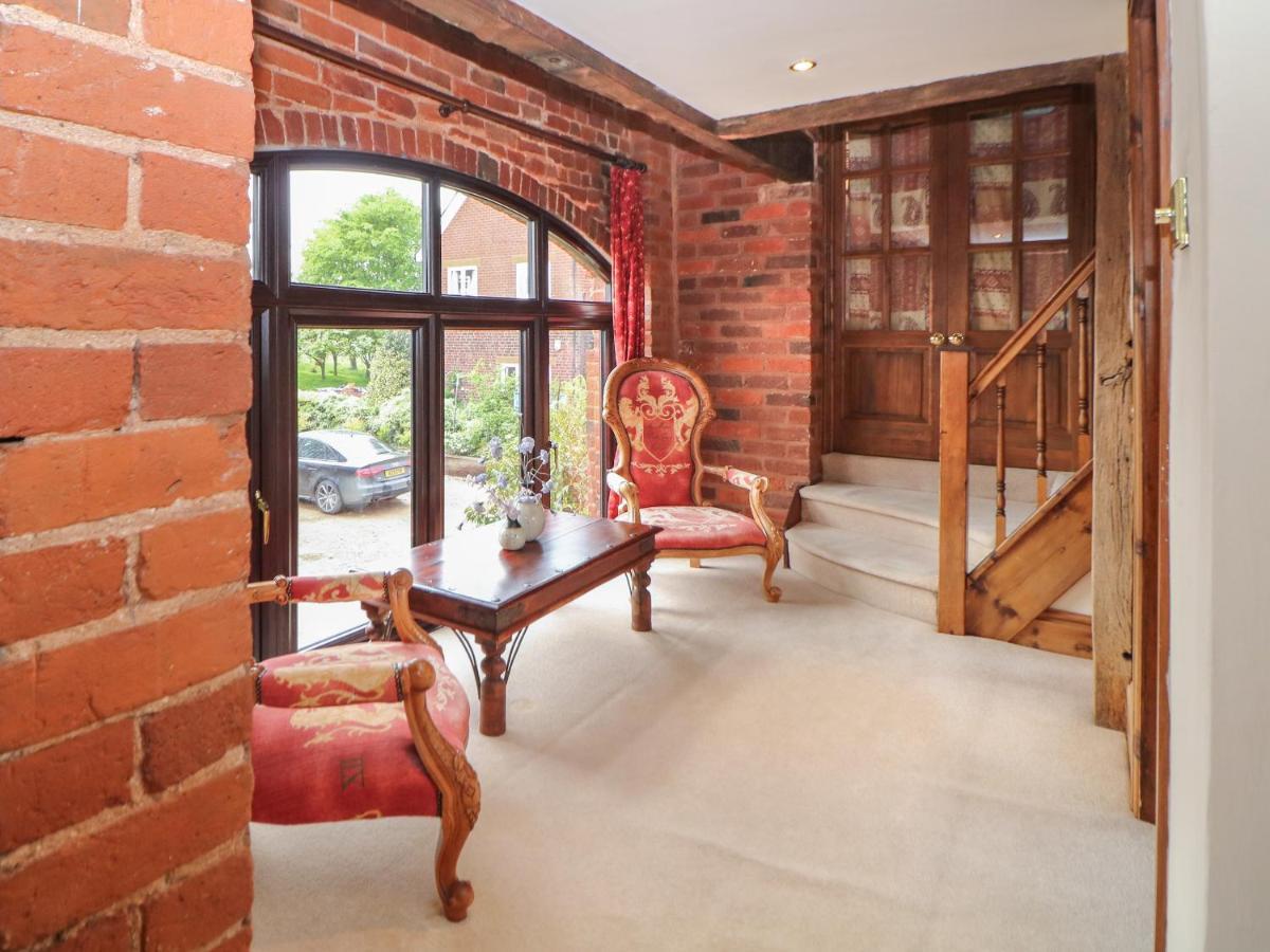 The Haybarn Villa Lichfield Exterior photo
