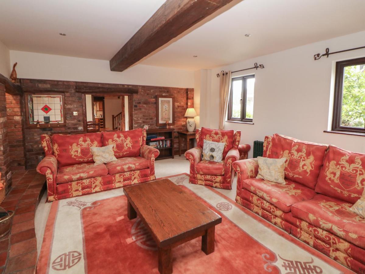 The Haybarn Villa Lichfield Exterior photo